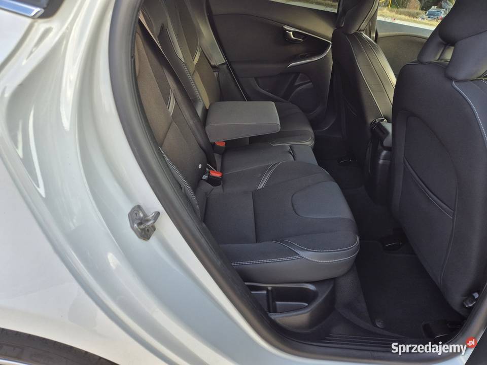 Volvo V40 Momentum 2015r 20D D2 120 Serwis Led Samochody osobowe