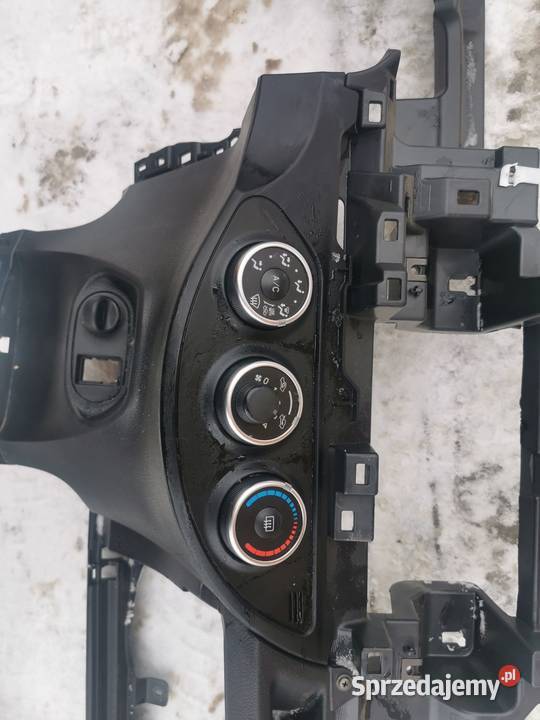 Deska rozdzielcza dolna Toyota Yaris III 15 VVTI Tłuszcz