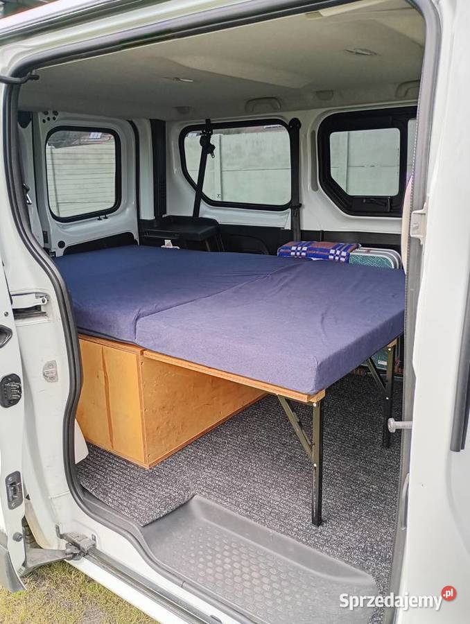 Renault Trafic 9 osób kampervan kamper świętokrzyskie Sędziszów