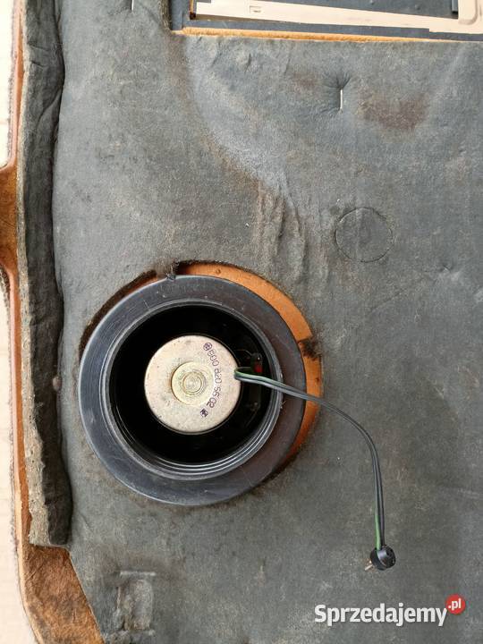 Mercedes 190 W201 tylna półka przedlift kremowa świętokrzyskie Skarżysko-Kamienna