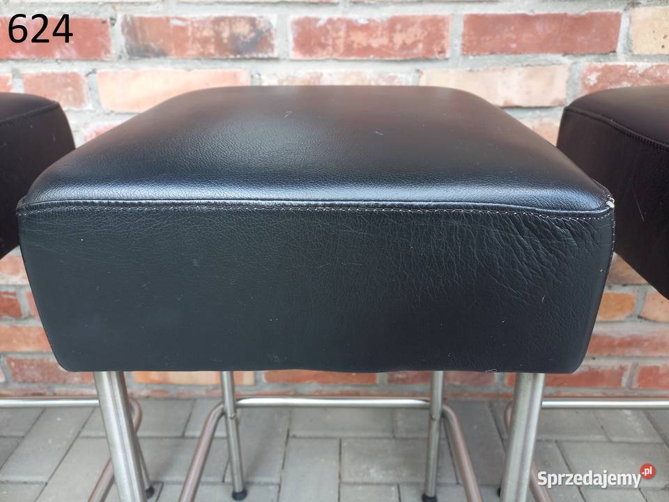 Stołek barowy Hoker Taboret Czarny skórzany IKEA 34cm Stołki i taborety Gawroniec