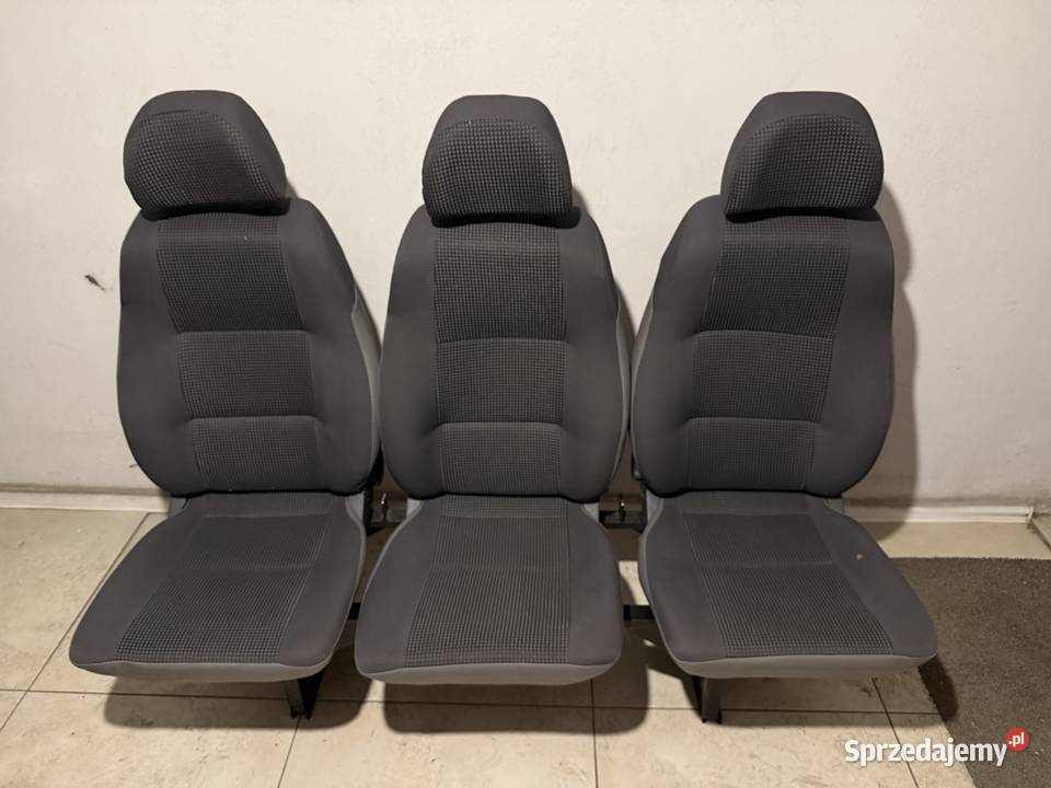 Fotele kanapa Opel vivaro komplet Rok produkcji 2008 sprzedam