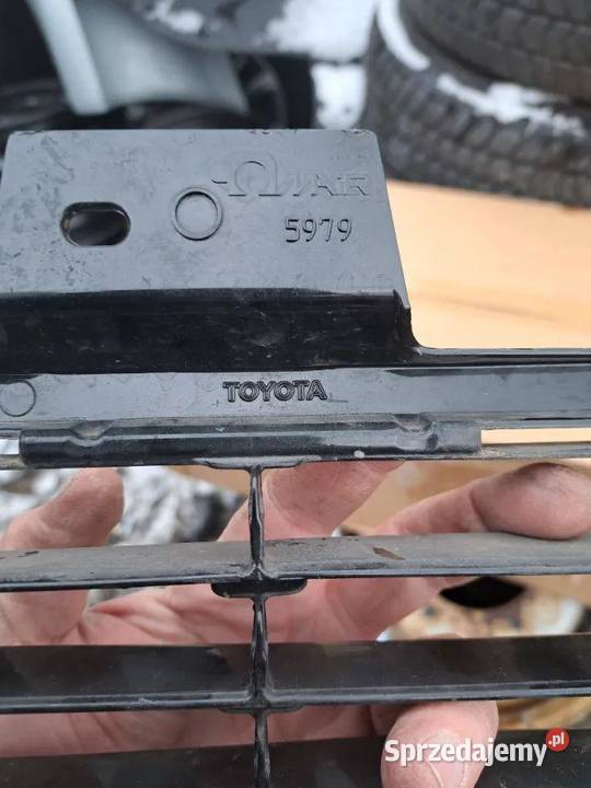 Kratka środkowa Toyota Auris II lift 5311202670 dolnośląskie