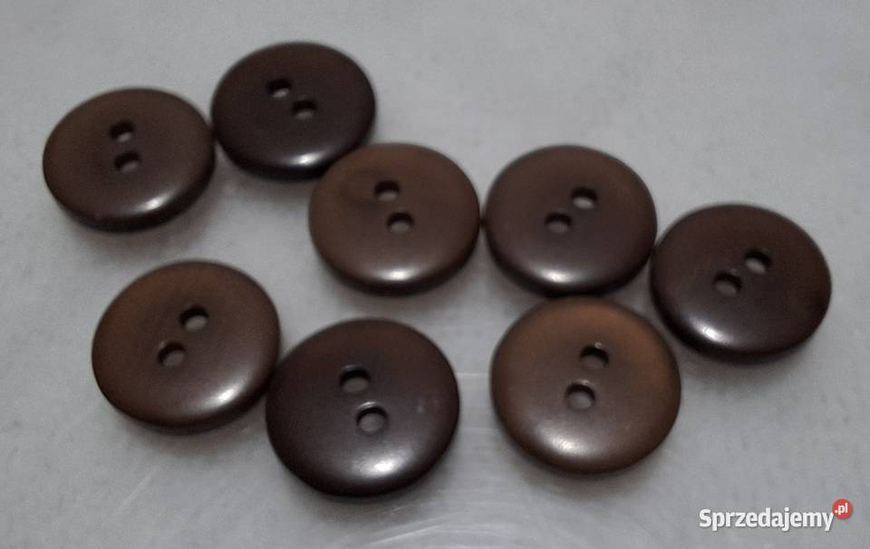 Guziki brązowe okrągłe dwie dziurki 11x2mm 8 śląskie sprzedam