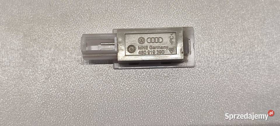 AUDI Q3 8U LAMPKA KABINY 4E0919390