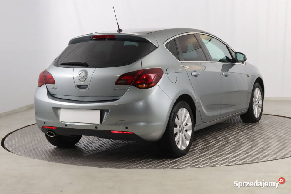 Opel Astra 14 T 103KM