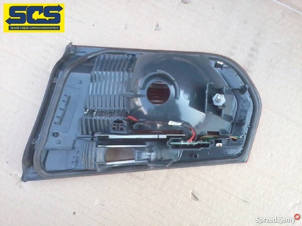 BMW SERIA 3 F30 31 2011 LAMPA TYLNA TYŁ W KLAPĘ Bieleń