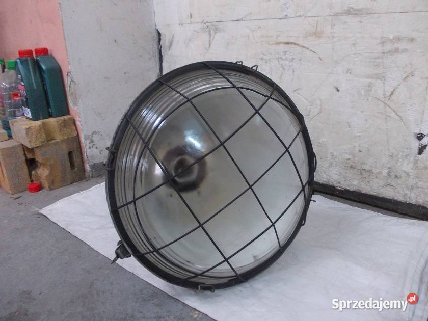 Duża lampa przemysłowa fabryczna industrialna