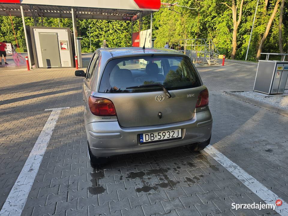 Toyota Yaris 10 benz 160 przebiegu manualna Wałbrzych sprzedam