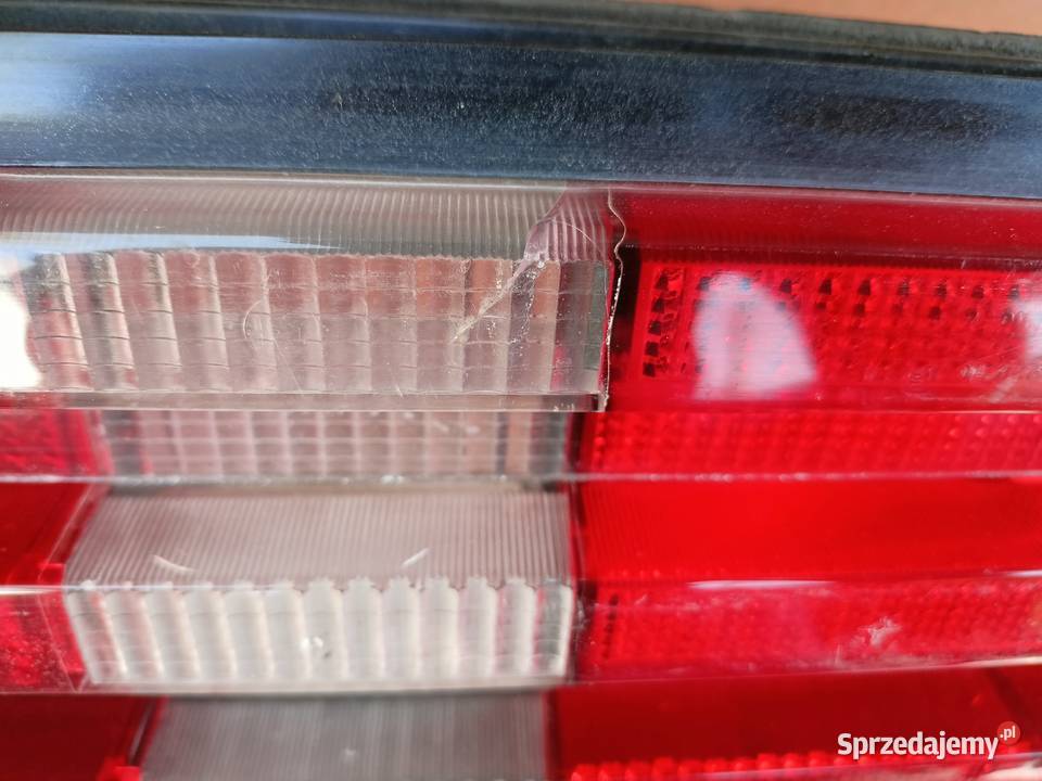 Mercedes 190 W201 tylna lampa lewa prawa klosz osobowe