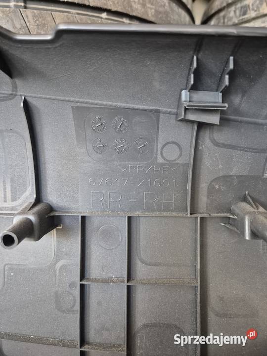 Boczek drzwi tylnych prawy Toyota Corolla E21 Łódź