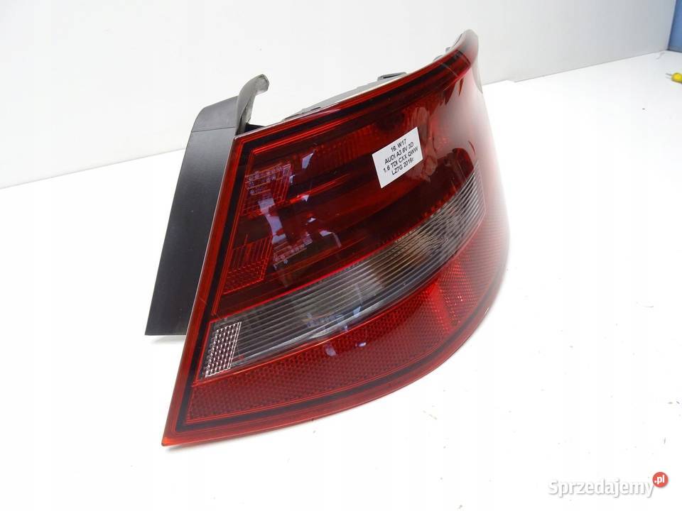 LAMPA PRAWA PRAWY TYŁ TYLNA W BŁOTNIK AUDI A3 8V