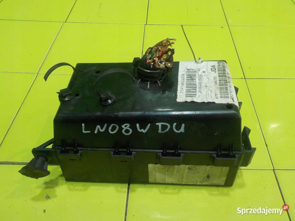 FORD MONDEO MK4 20 B 08r skrzynka bezpiecznikow