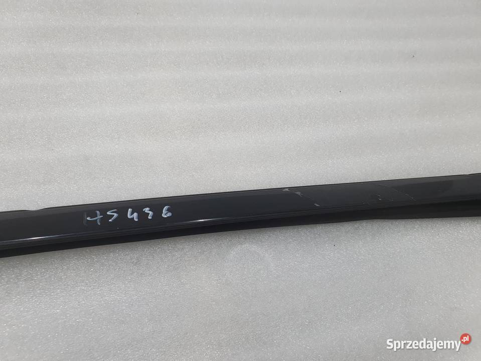 LISTWA SZYBY CZOŁOWEJ PRAWA MERCEDES W204 wielkopolskie