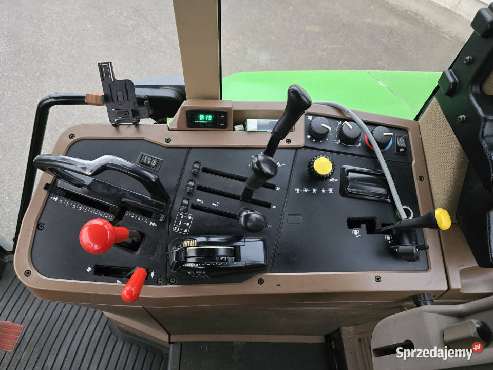 Ciągnik JOHN DEERE 7600 4x4 TUZ Pneumatyka Sędziwuje sprzedam
