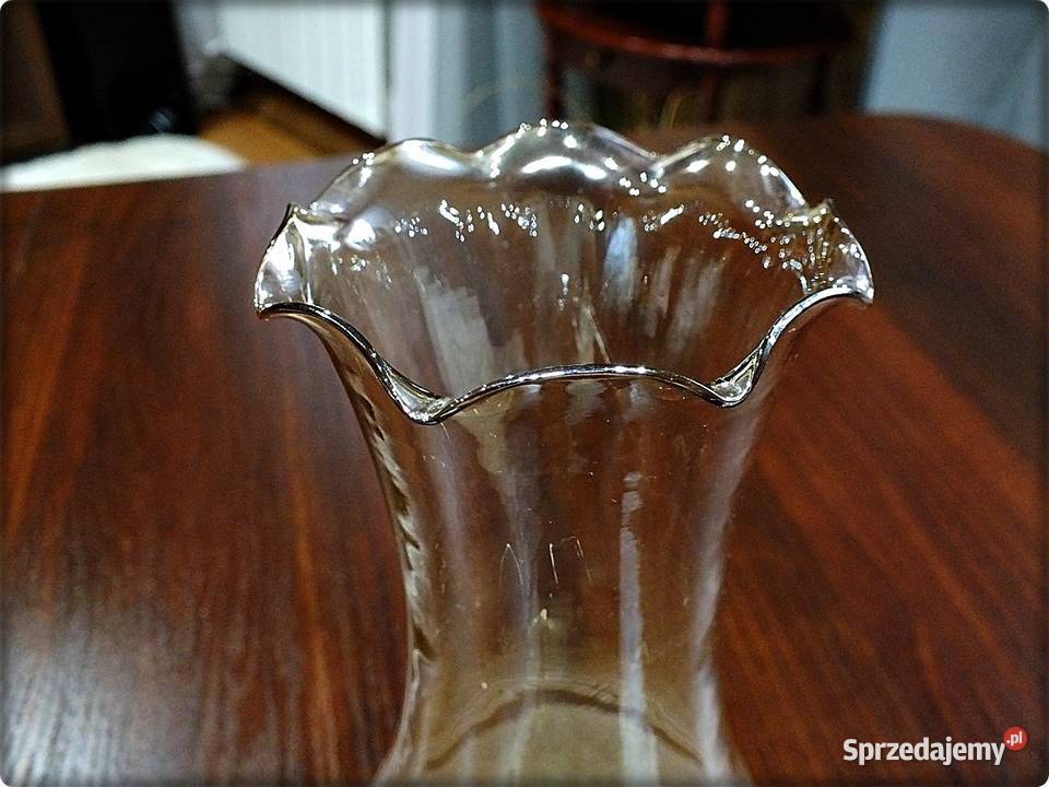 Wazon Rzadki Wazonik szklany 21 z lat 7080 Epoki sprzedam