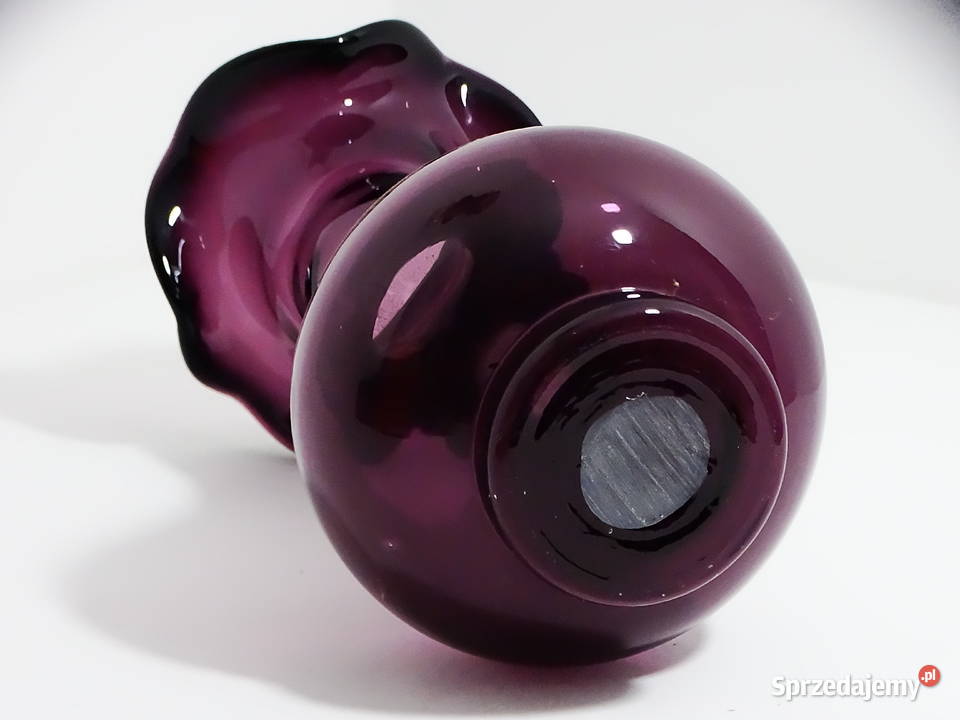Wazon dekoracyjny z fioletowego szkła ręcznie