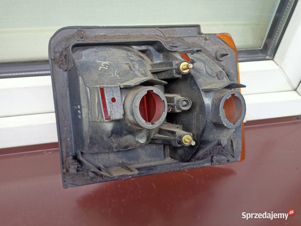 Nissan Sunny B11 Kombi Traveller lampa tył tylna