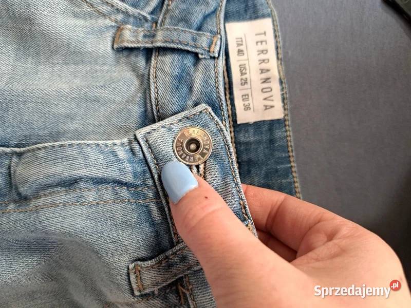 Czarne rurki z przetarciami klasyka w Trąbki Wielkie