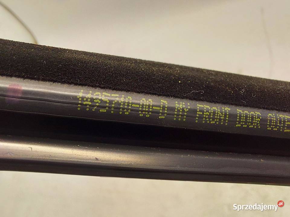 TESLA MODEL Y 2022 Listwa zgarniająca parapet Listwy