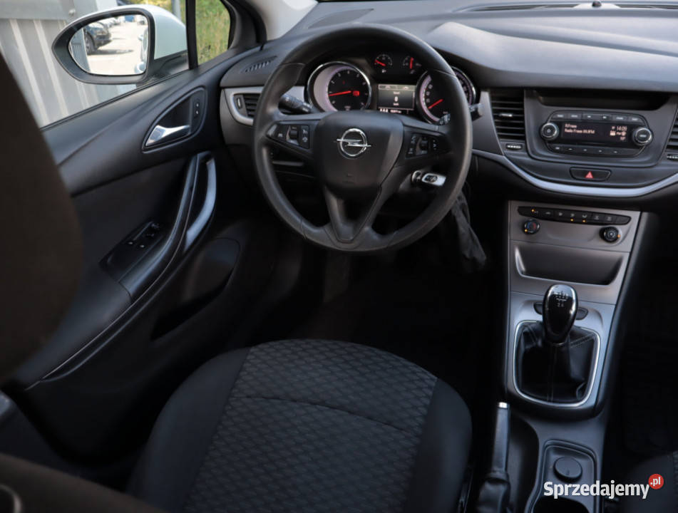 Opel Astra 14 16V Rok produkcji 2016 Lublin
