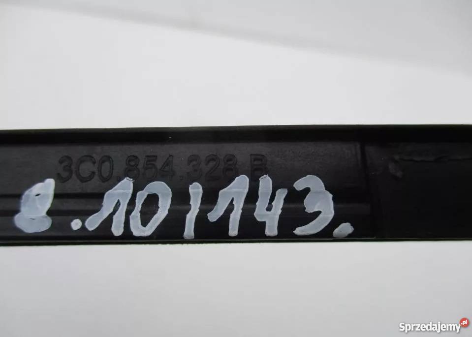 LISTWA ZGARNIAJACA PRAWA PASSAT B7 3C0854328B Nowy Tomyśl