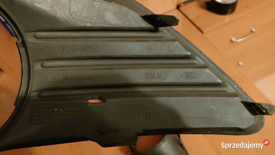 KRATKA RAMKA HALOGENU PRAWA I LEWA Ford Focus