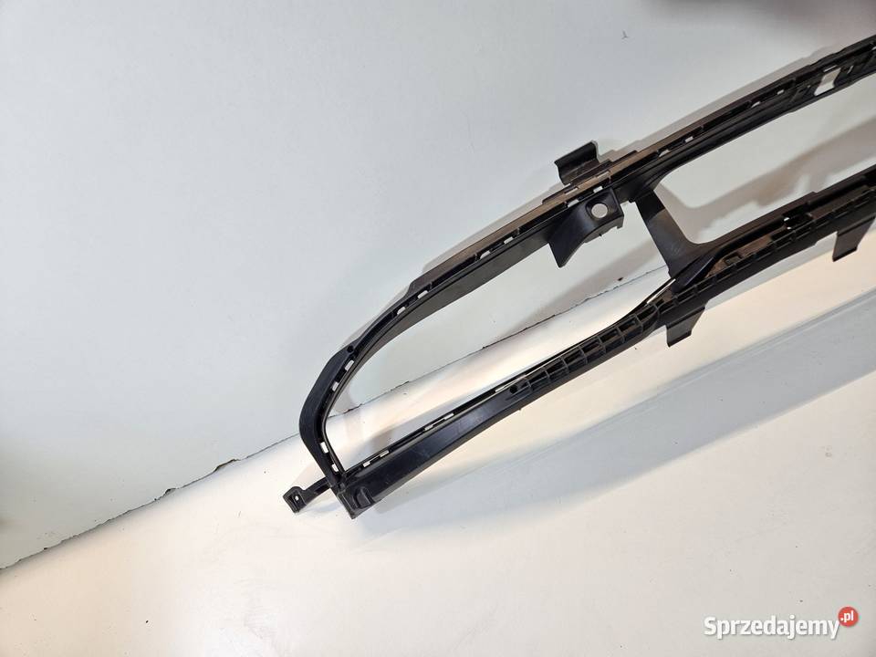 PORSCHE TAYCAN 9J1 KRATKA ŚRODKOWA ZDERZAKA Międzychód