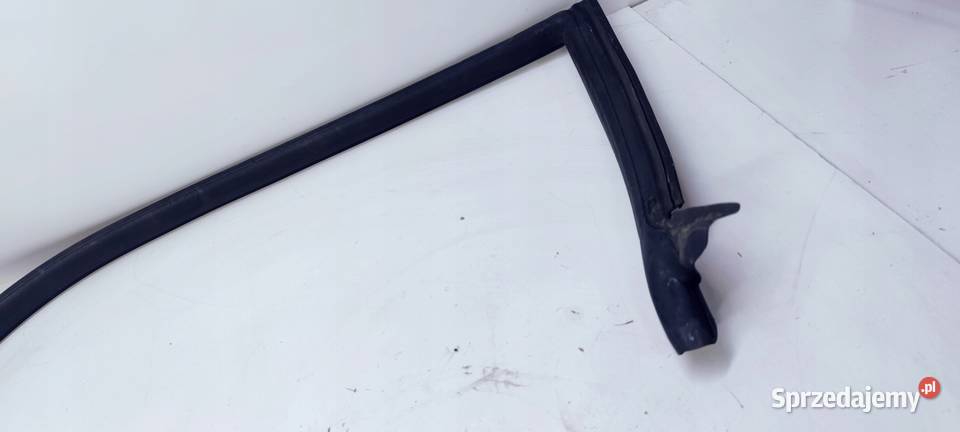 USZCZELKA DRZWI LEWA AUDI A5 8T COUPE 8T0845353 Przystajń