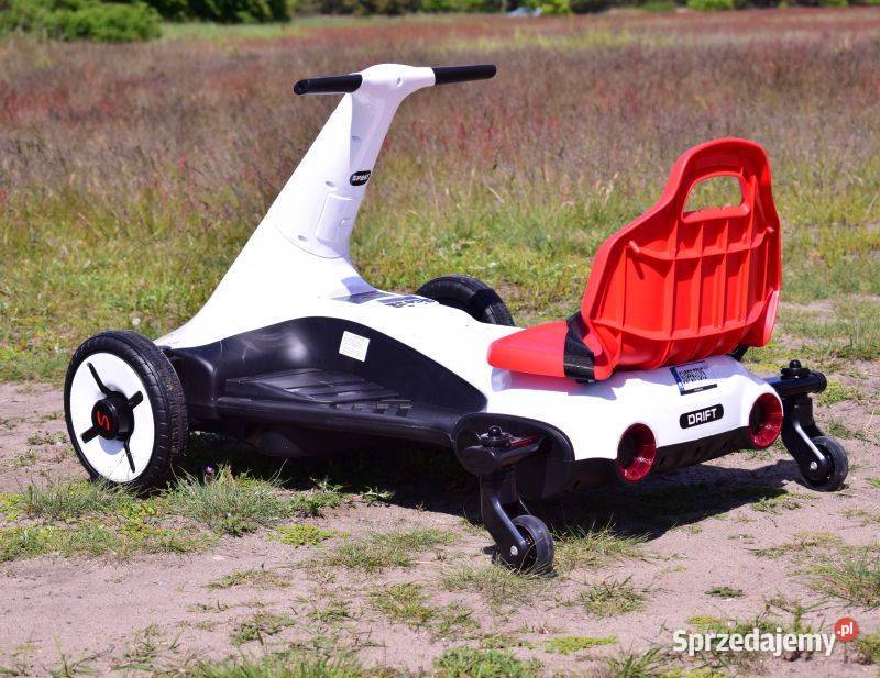 SZYBKI DRIFTUJĄCY GOKART BLUETOOTH ŚWIATŁA