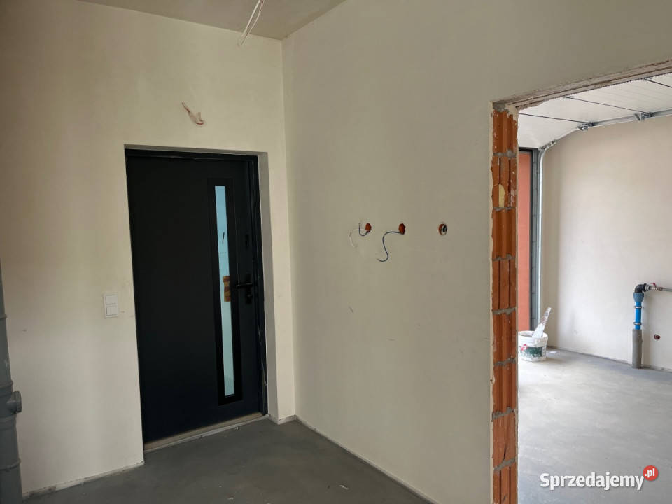 Nowoczesny dom z ogródkiem i tarasem na IIp z Warszawa