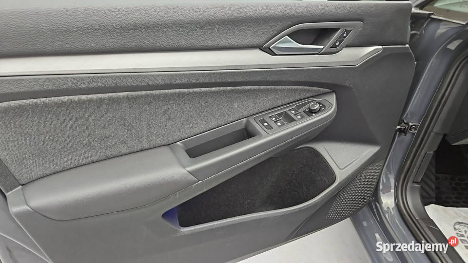 Volkswagen Golf 10 TSI Life Z Polskiego Salonu serwisowany w ASO sprzedam