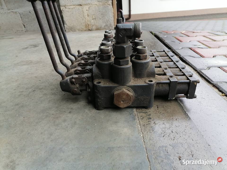 Rozdzielacz 5 sekcyjny hydrauliczny Pozostałe Masłów Drugi sprzedam
