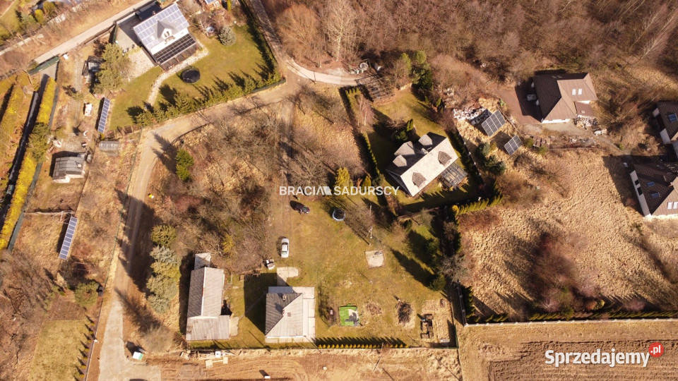 Dom wolnostojący 9891m2 Zelków do remontu