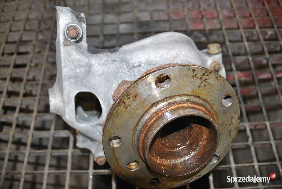 Zwrotnica przednia lewej stronie BMW E60 E61 Poręba