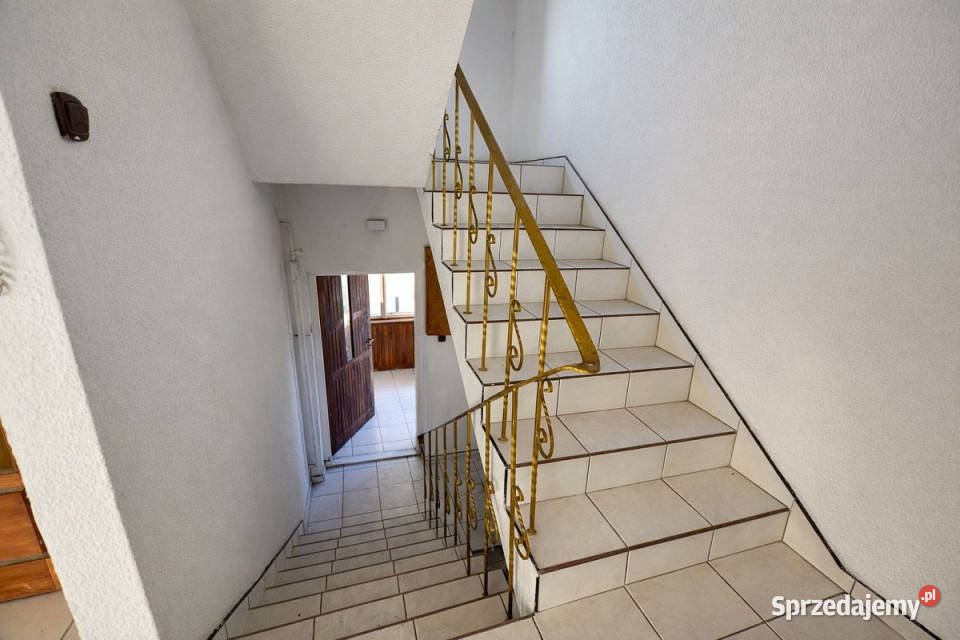 sprzedaży domu wolnostojącego 220m Trawniki sprzedam