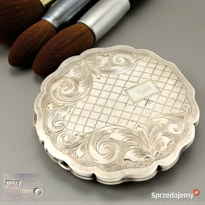 Puderniczka okrągła srebro próby 3 Warszawa Bronisze