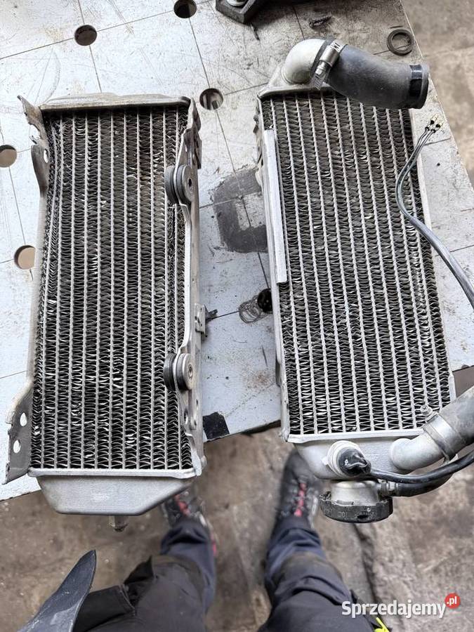 Chłodnice Suzuki drz 400S nieuszkodzony