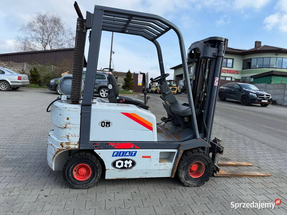 wózek widłowy FIAT OM G20 LPG 2000 TRIPLEX 44m Fiat Działoszyn sprzedam