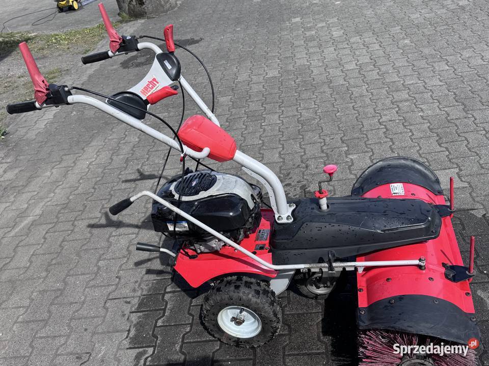 Sprzedam zamiatarkę spalinową Woźniki sprzedam