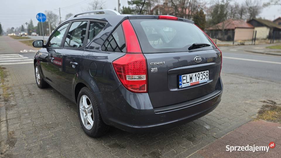LIFT 14 Benzyna Grzane fotele Bluetooth Klima światła przeciwmgielne Kia