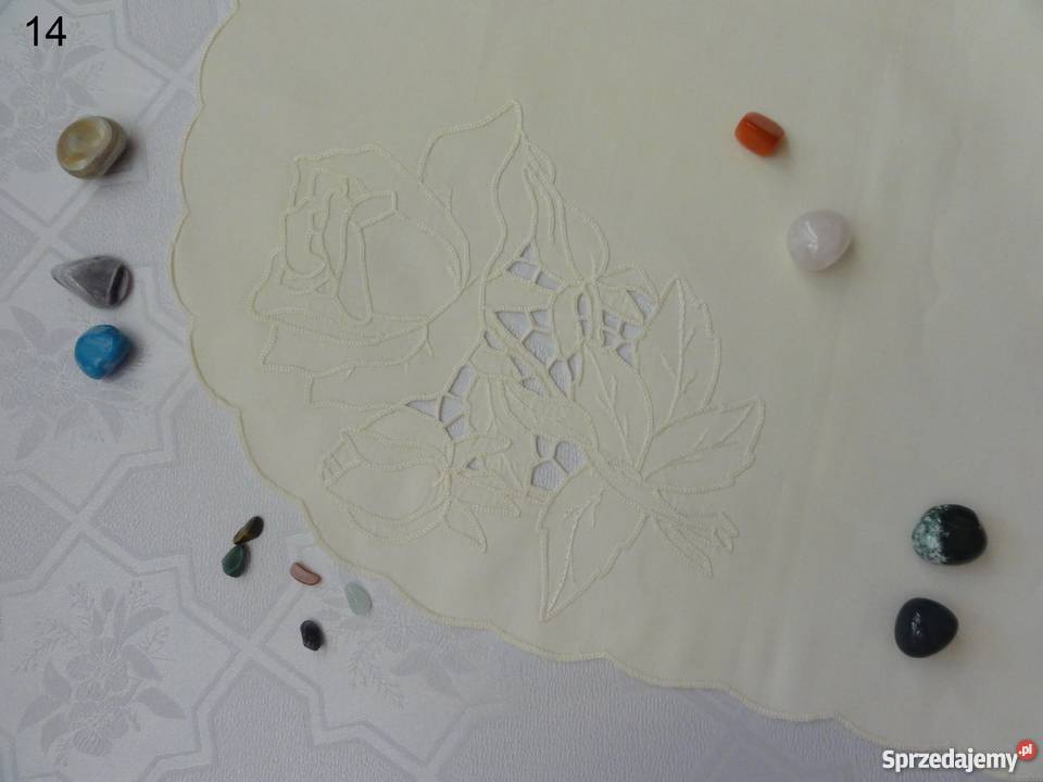 Serwetki kolorowe ecru wyszywane haft Richelieu lubelskie sprzedam