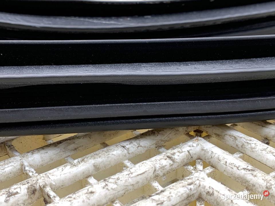 USZCZELKA DRZWI PRZÓD PRAWA JEEP GRAND CHEROKEE