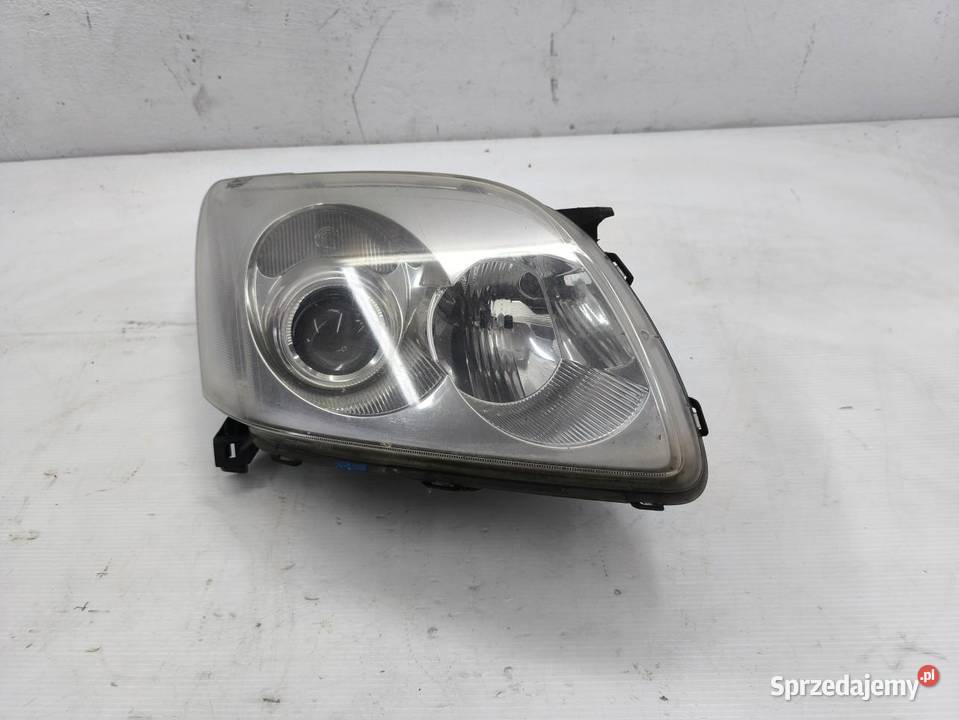 LAMPA PRAWY PRZÓD TOYOTA AVENSIS II T25 18