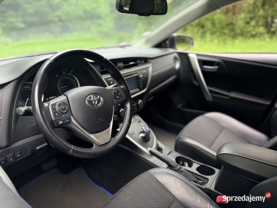 Toyota Auris Touring Sports 18 Hybrid 2014 małopolskie sprzedam