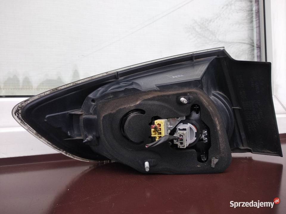 Mazda 3 BK sedan lampa tył tylna prawa narożna w osobowe łódzkie Sieradz