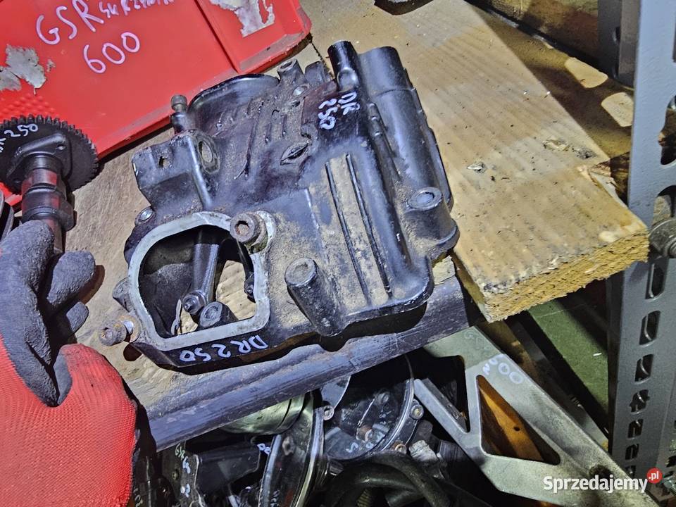 Suzuki DR 250 pokrywa głowicy koniki popychacze dolnośląskie Jelenia Góra