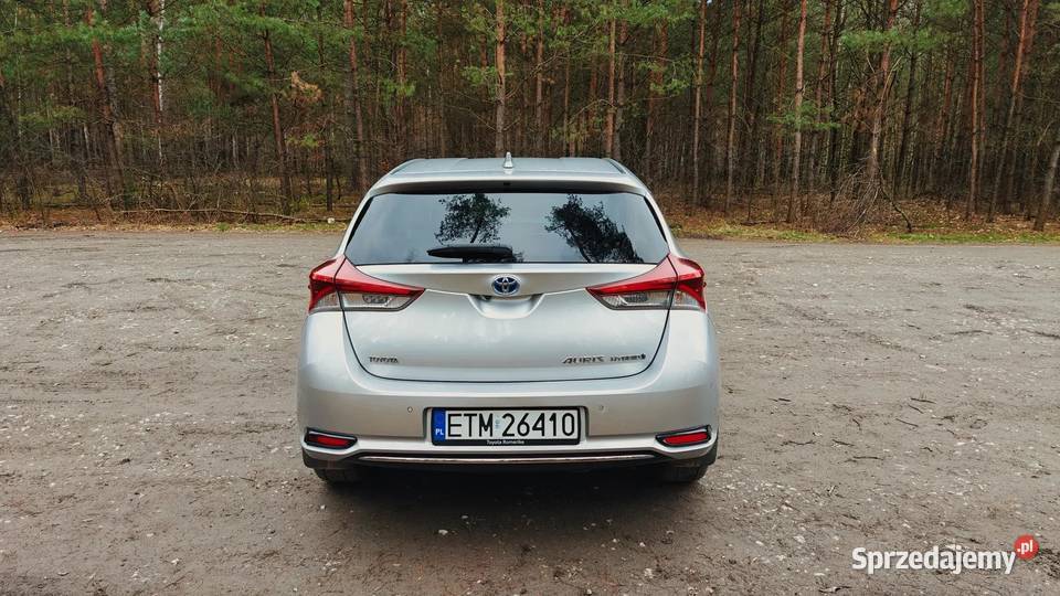 Toyota Auris Toyota Auris Hybrid polift 2016 Tomaszów Mazowiecki sprzedam