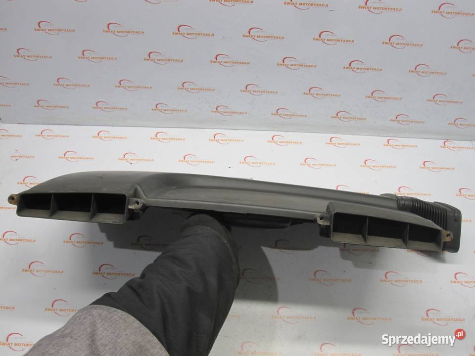 BMW E88 08r kanał wlot powietrza 7561929 osobowe