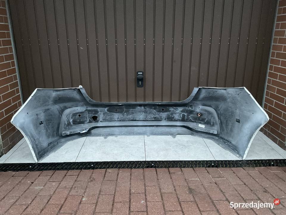 Toyota Corolla E21 Sedan Zderzak Tył Pleszew